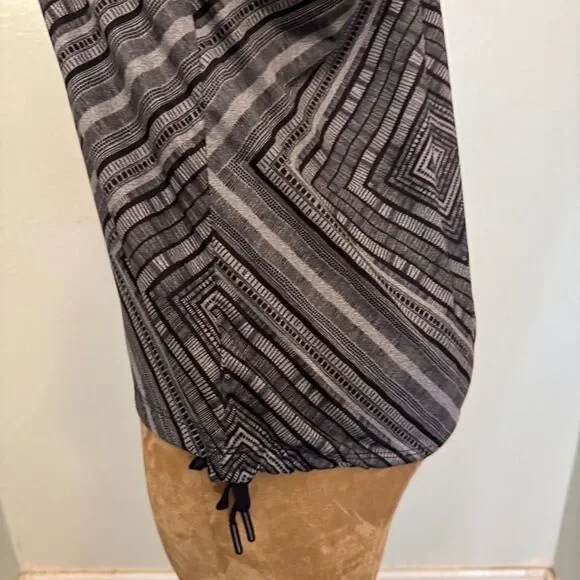 Fabletics Norwalk Black Grey Sports Top Built in Bra, Active Tank, Sz M - Picture 6 of 8